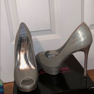 Jennifer Lopez stilettos